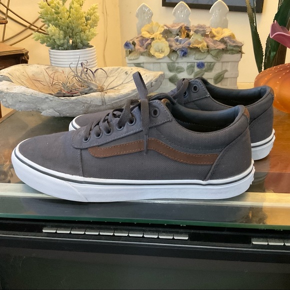 Vans Mens Ward Deluxe Skate Shoes 85 